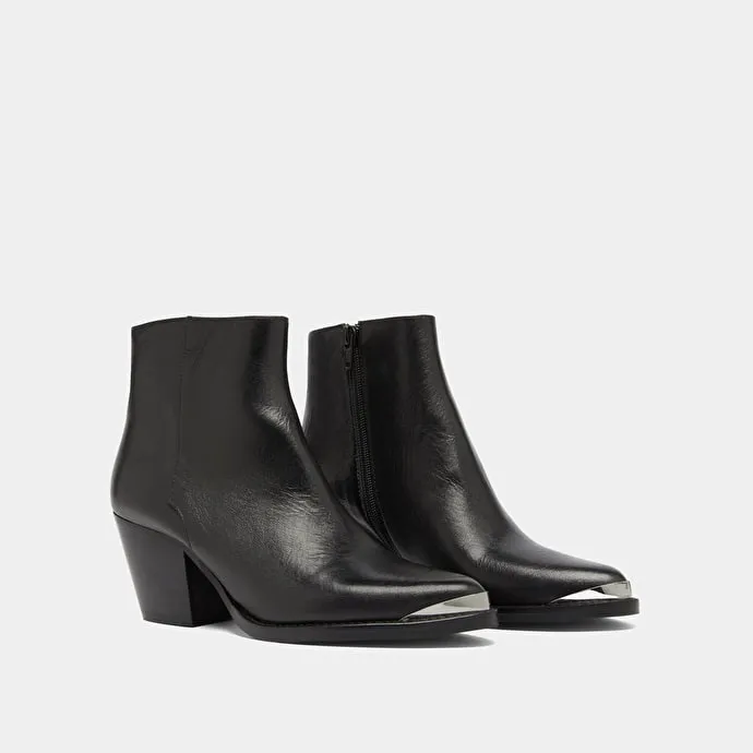 Ankle boots with metallic details in black leather