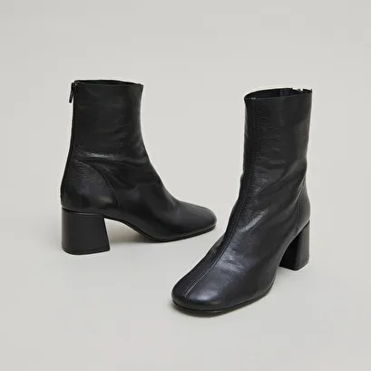 Ankle boots with rear zips in black grained leather