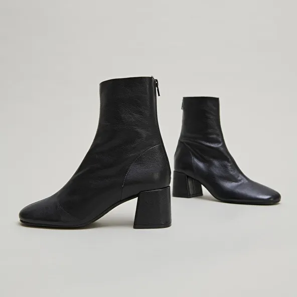 Ankle boots with rear zips in black grained leather