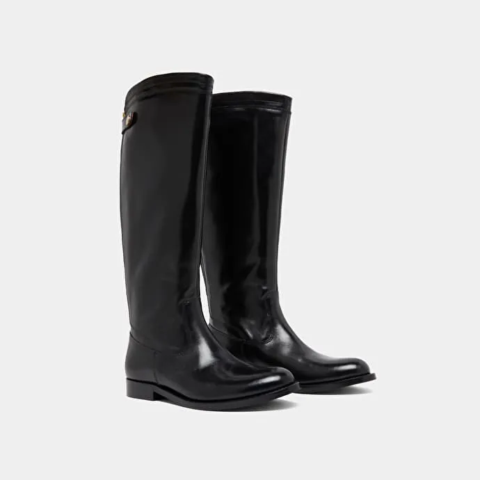 Boots with back zips in black leather