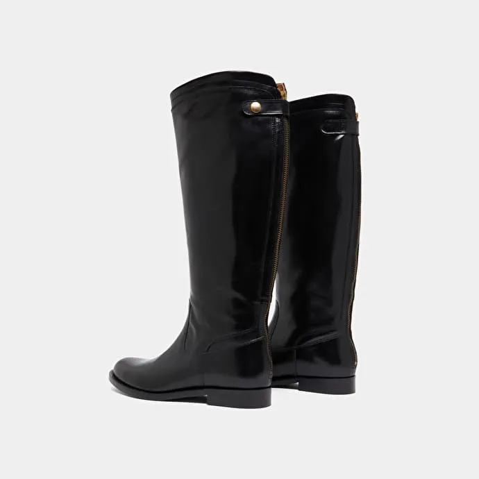 Boots with back zips in black leather