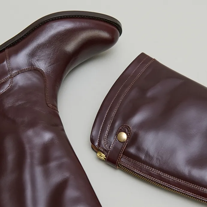 Boots with back zips in brown leather