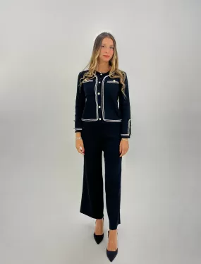 Completo cardigan con bottoni e pantaloni comodi