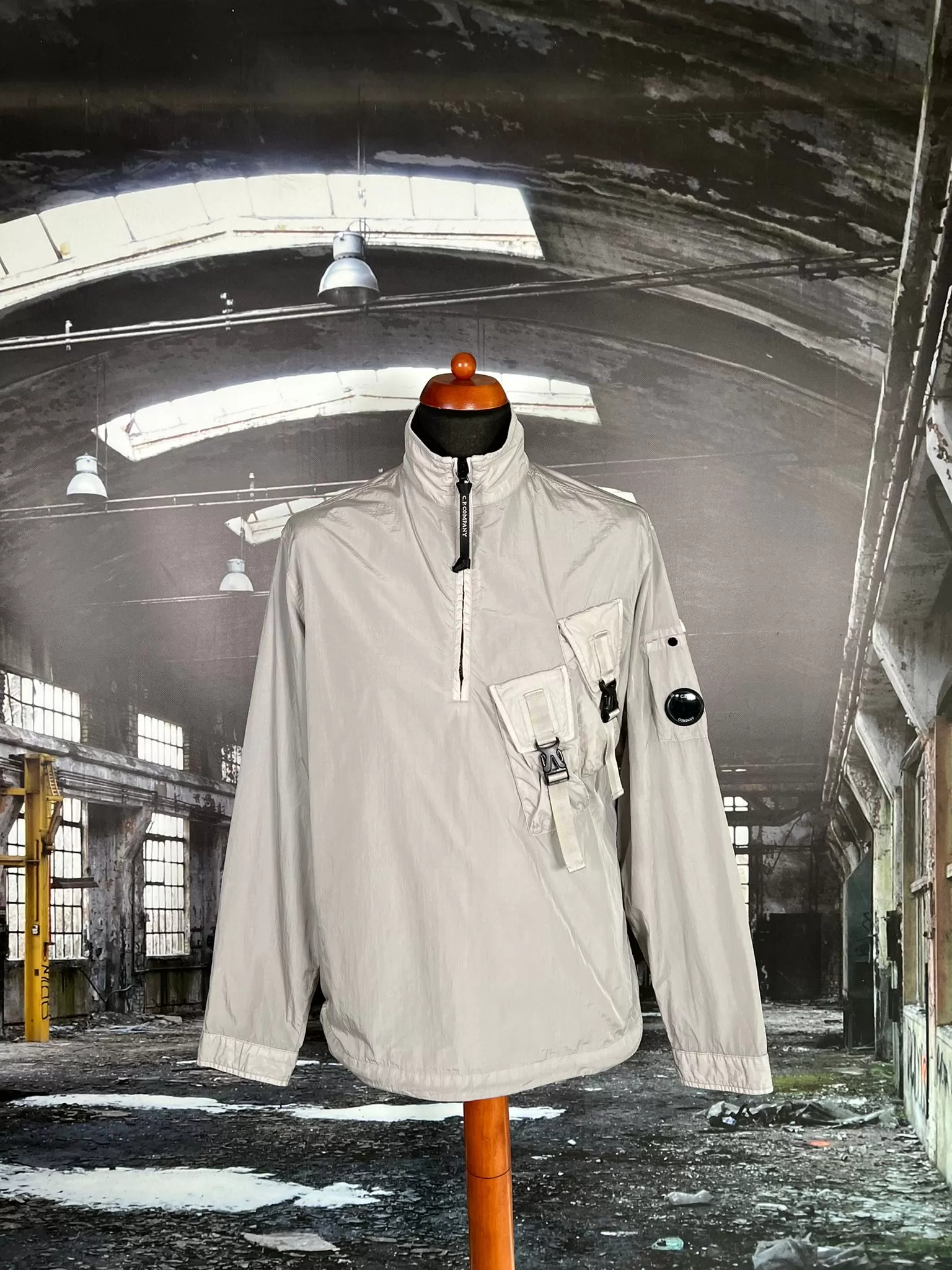 C.P. COMPANY CHROME LENS PULLOVER OVERSHIRT