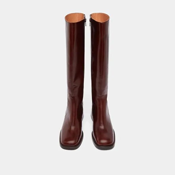 Heeled boots with squared toes in brown leather