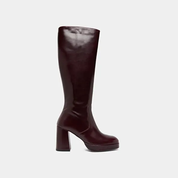 Platform boots in burgundy leather