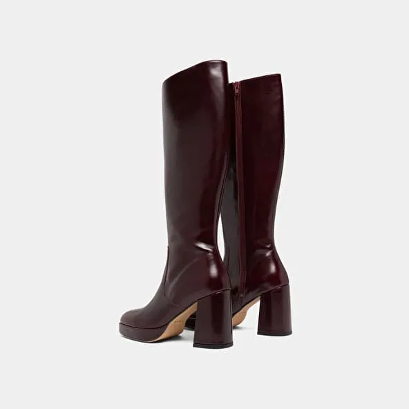 Platform boots in burgundy leather