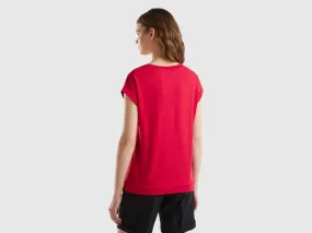 T-shirt with V-neck - Red | Benetton