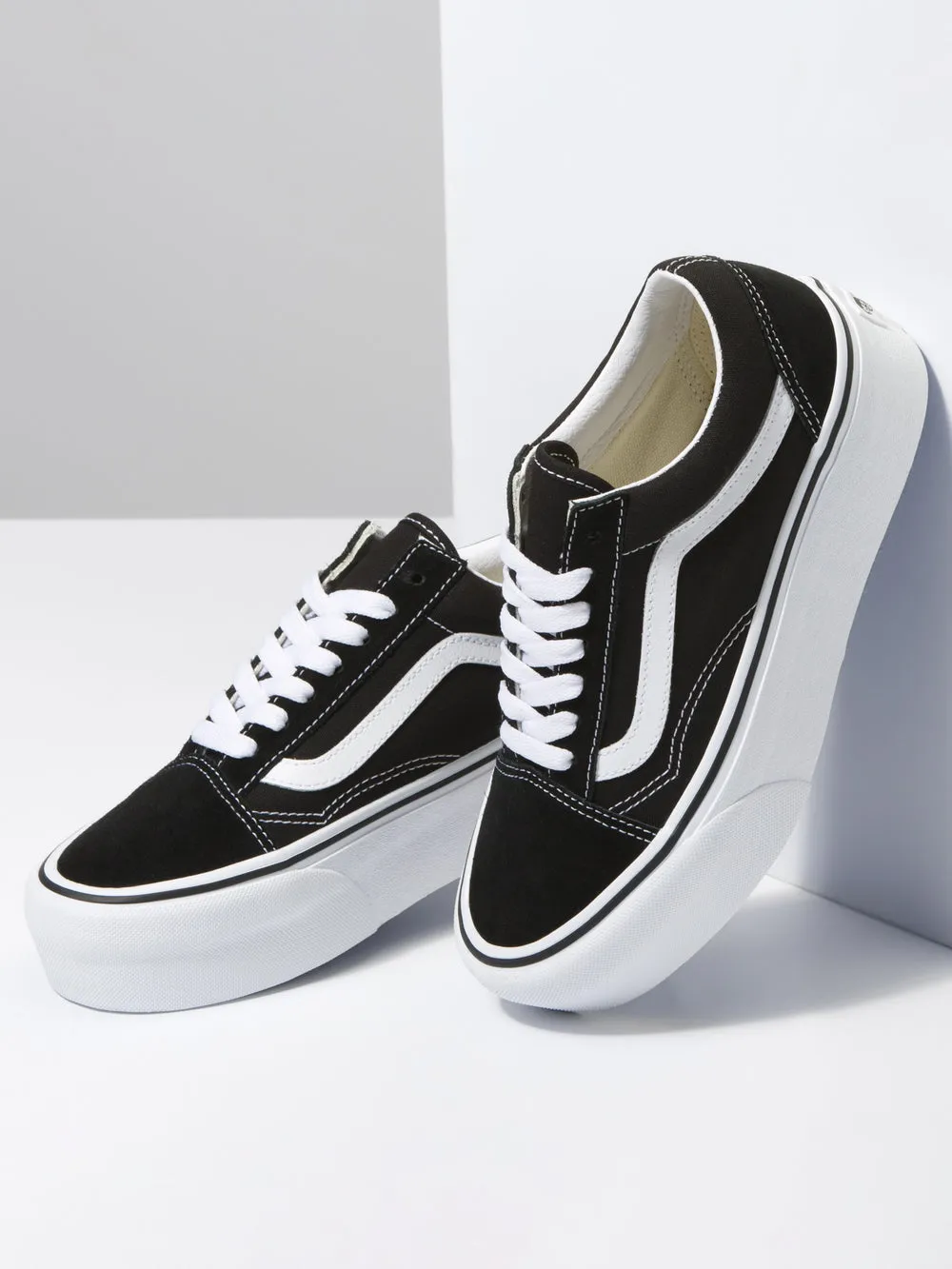 VANS WOMENS VANS OLD SKOOL STACKFORM SNEAKER