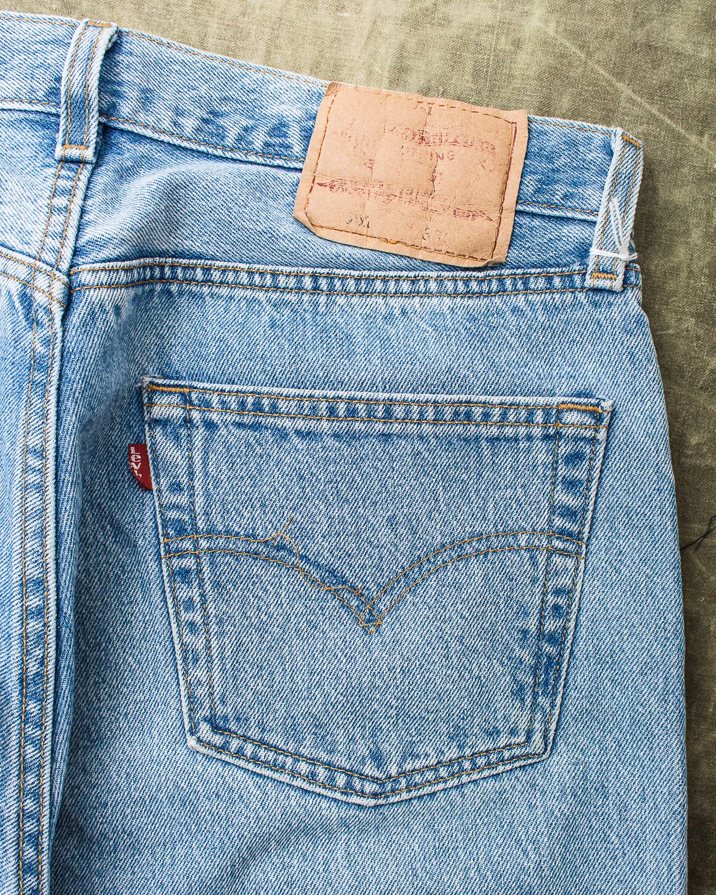 Vintage 90's Made in USA Levi's 501 Jeans W 33 / L 32 No. 19